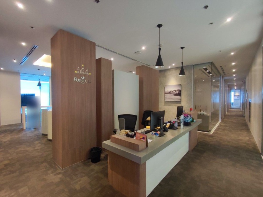 ให้เช่าสำนักงานรัชดา ห้วยขวาง : เซอร์วิสออฟฟิศ พื้นที่สำนักงานให้เช่า รัชดา Serviced Office ตกแต่งสวย พร้อมเข้าอยู่ อาคาร เอไอเอ แคปิตอล เซ็นเตอร์ - ( AIA Capital Center Building ) 3 Workstations ราคาเช่า 20,290 บาท ใกล้รถไฟฟ้าใต้ดิน MRTศูนย์วัฒนธรรม