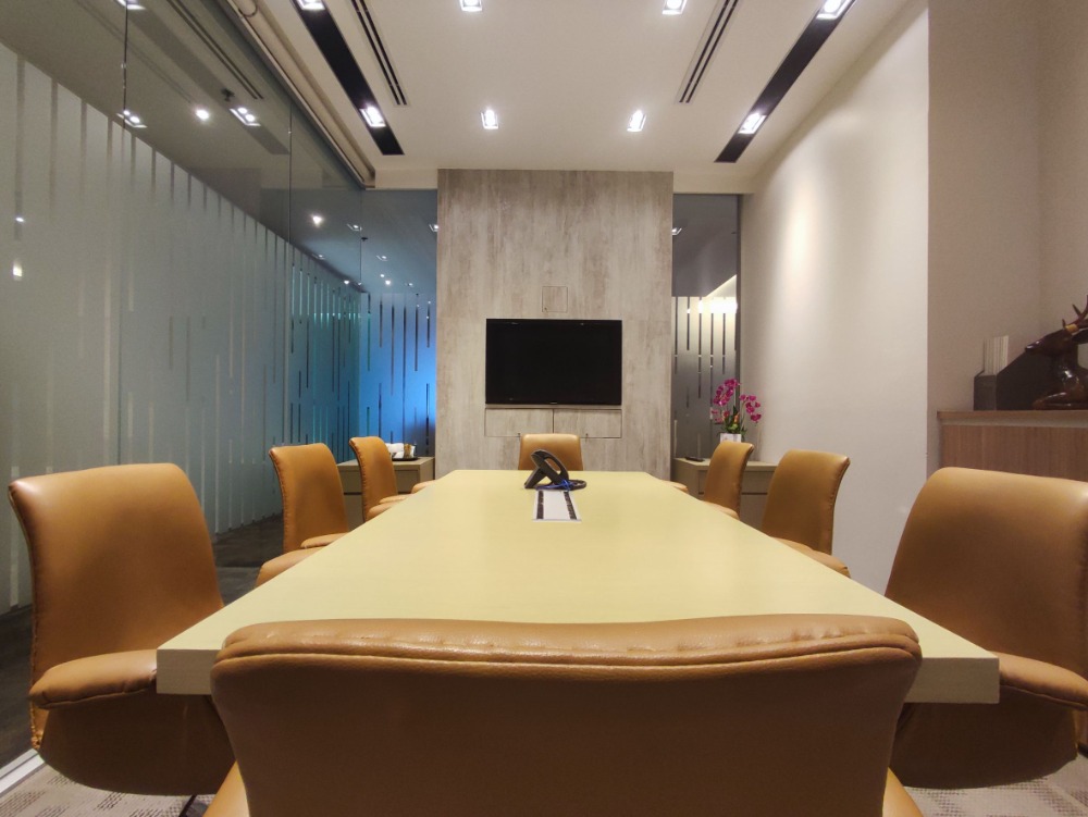 ให้เช่าสำนักงานรัชดา ห้วยขวาง : เซอร์วิสออฟฟิศ พื้นที่สำนักงานให้เช่า รัชดา Serviced Office ตกแต่งสวย พร้อมเข้าอยู่ อาคาร เอไอเอ แคปิตอล เซ็นเตอร์ - ( AIA Capital Center Building ) 1 Workstation ราคาเช่า 6,490 บาท ใกล้รถไฟฟ้าใต้ดิน MRTศูนย์วัฒนธรรม