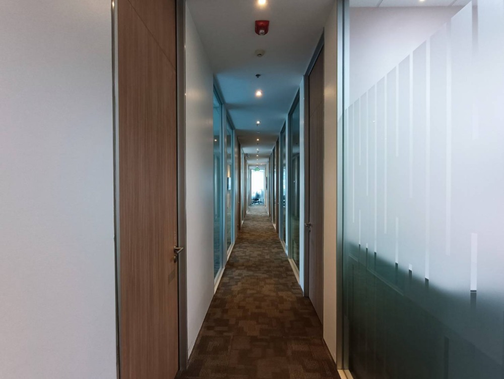 ให้เช่าสำนักงานรัชดา ห้วยขวาง : เซอร์วิสออฟฟิศ พื้นที่สำนักงานให้เช่า รัชดา Serviced Office ตกแต่งสวย พร้อมเข้าอยู่ อาคาร เอไอเอ แคปิตอล เซ็นเตอร์ - ( AIA Capital Center Building ) 4 Workstations ราคาเช่า 27,090 บาท ใกล้รถไฟฟ้าใต้ดิน MRTศูนย์วัฒนธรรม