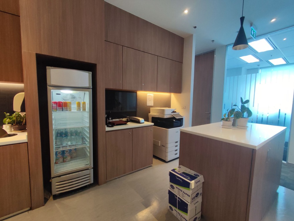 ให้เช่าสำนักงานรัชดา ห้วยขวาง : เซอร์วิสออฟฟิศ พื้นที่สำนักงานให้เช่า รัชดา Serviced Office ตกแต่งสวย พร้อมเข้าอยู่ อาคาร เอไอเอ แคปิตอล เซ็นเตอร์ - ( AIA Capital Center Building ) 4 Workstations ราคาเช่า 27,090 บาท ใกล้รถไฟฟ้าใต้ดิน MRTศูนย์วัฒนธรรม