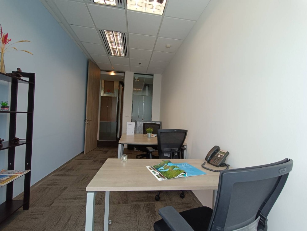 ให้เช่าสำนักงานสุขุมวิท อโศก ทองหล่อ : เซอร์วิสออฟฟิศ พื้นที่สำนักงานให้เช่า พร้อมพงษ์ Serviced Office ตกแต่งสวย พร้อมเข้าอยู่ อาคาร ภิรัช ทาวเวอร์ แอท เอ็มควอเทียร์ ( Bhiraj Tower At Emquartier Office Building ) 3-5 Workstations ราคาเช่า 50,790 บาท/เดือน