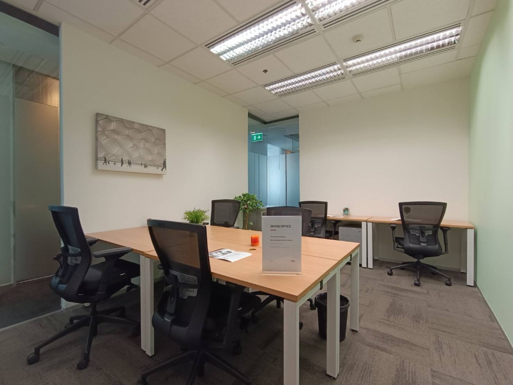 ให้เช่าสำนักงานสุขุมวิท อโศก ทองหล่อ : เซอร์วิสออฟฟิศ พื้นที่สำนักงานให้เช่า พร้อมพงษ์ Serviced Office ตกแต่งสวย พร้อมเข้าอยู่ อาคาร ภิรัช ทาวเวอร์ แอท เอ็มควอเทียร์ ( Bhiraj Tower At Emquartier Office Building ) 6 Workstations ราคาเช่า 63,790 บาท/เดือน