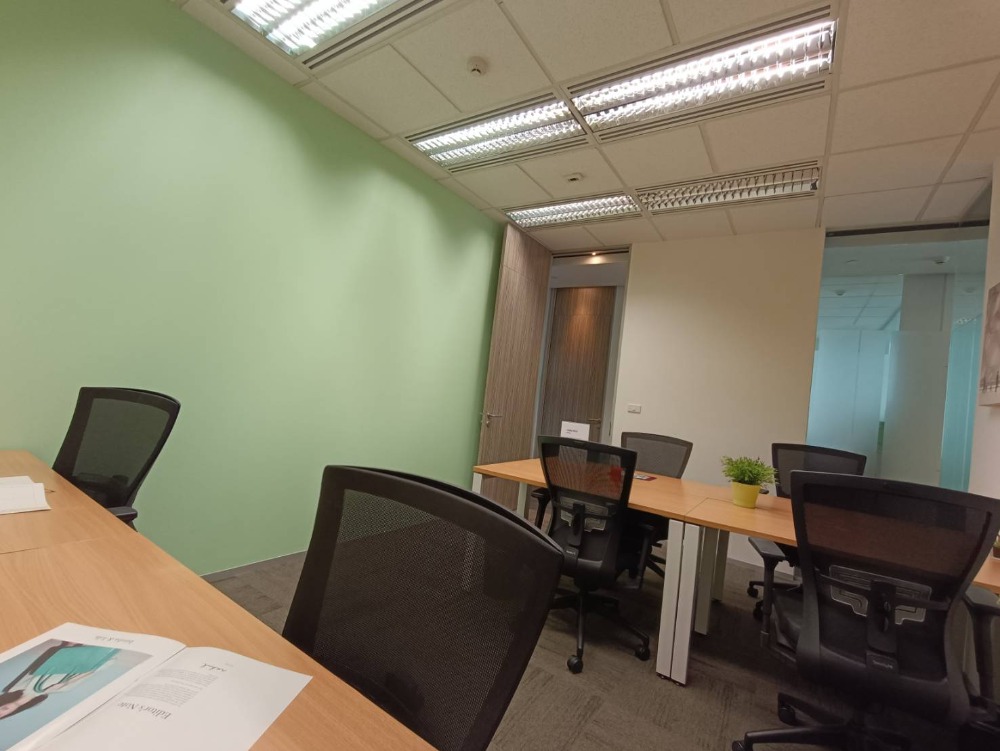 ให้เช่าสำนักงานสุขุมวิท อโศก ทองหล่อ : เซอร์วิสออฟฟิศ พื้นที่สำนักงานให้เช่า พร้อมพงษ์ Serviced Office ตกแต่งสวย พร้อมเข้าอยู่ อาคาร ภิรัช ทาวเวอร์ แอท เอ็มควอเทียร์ ( Bhiraj Tower At Emquartier Office Building ) 6 Workstations ราคาเช่า 63,790 บาท/เดือน