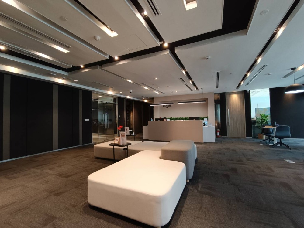 For RentOfficeSukhumvit, Asoke, Thonglor : Bangkok Office For Rent Phromphong Serviced Office Bhiraj Tower At Emquartier Office Building Fully-Furnished 4 Workstations closed to BTS Phrom Phong, Asoke, Sukhumvit Raod, Wattana, Phromphong