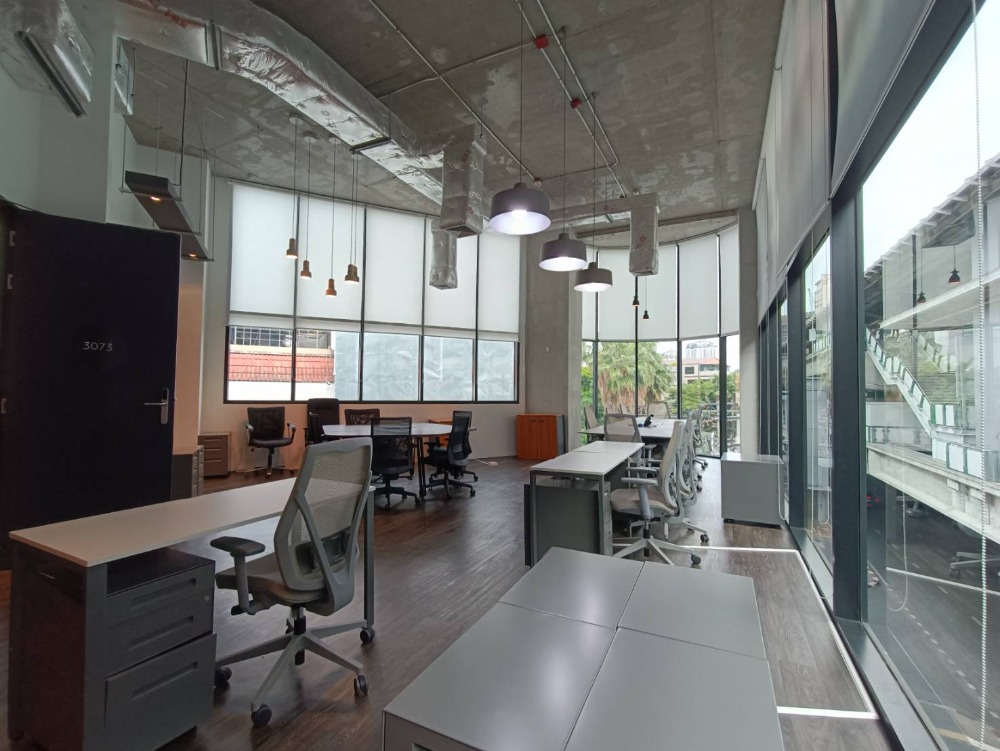 ให้เช่าสำนักงานอ่อนนุช อุดมสุข : เซอร์วิสออฟฟิศ พื้นที่สำนักงานให้เช่า พระโขนง Serviced Office ตกแต่งสวย พร้อมเข้าอยู่ อาคาร ซัมเมอร์ ฮิลล์ พระโขนง ( Summer Hills Phrakanong Office Building ) 19 Workstations ราคาเช่า 193,390 บาท ใกล้รถไฟฟ้า BTSพระโขนง