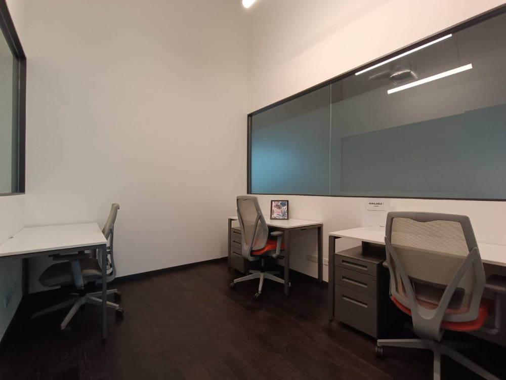 ให้เช่าสำนักงานอ่อนนุช อุดมสุข : เซอร์วิสออฟฟิศ พื้นที่สำนักงานให้เช่า พระโขนง Serviced Office ตกแต่งสวย พร้อมเข้าอยู่ อาคาร ซัมเมอร์ ฮิลล์ พระโขนง ( Summer Hills Phrakanong Office Building ) 3 Workstations ราคาเช่า 26,990 บาท ใกล้รถไฟฟ้า BTSพระโขนง