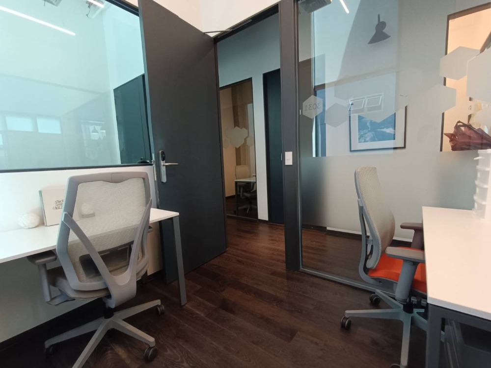 ให้เช่าสำนักงานอ่อนนุช อุดมสุข : เซอร์วิสออฟฟิศ พื้นที่สำนักงานให้เช่า พระโขนง Serviced Office ตกแต่งสวย พร้อมเข้าอยู่ อาคาร ซัมเมอร์ ฮิลล์ พระโขนง ( Summer Hills Phrakanong Office Building ) 2 Workstations ราคาเช่า 17,090 บาท ใกล้รถไฟฟ้า BTSพระโขนง