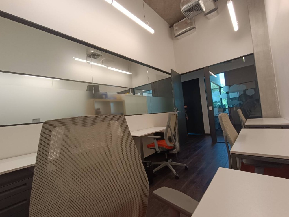 ให้เช่าสำนักงานอ่อนนุช อุดมสุข : เซอร์วิสออฟฟิศ พื้นที่สำนักงานให้เช่า พระโขนง Serviced Office ตกแต่งสวย พร้อมเข้าอยู่ อาคาร ซัมเมอร์ ฮิลล์ พระโขนง ( Summer Hills Phrakanong Office Building ) 5 Workstations ราคาเช่า 24,790 บาท ใกล้รถไฟฟ้า BTSพระโขนง