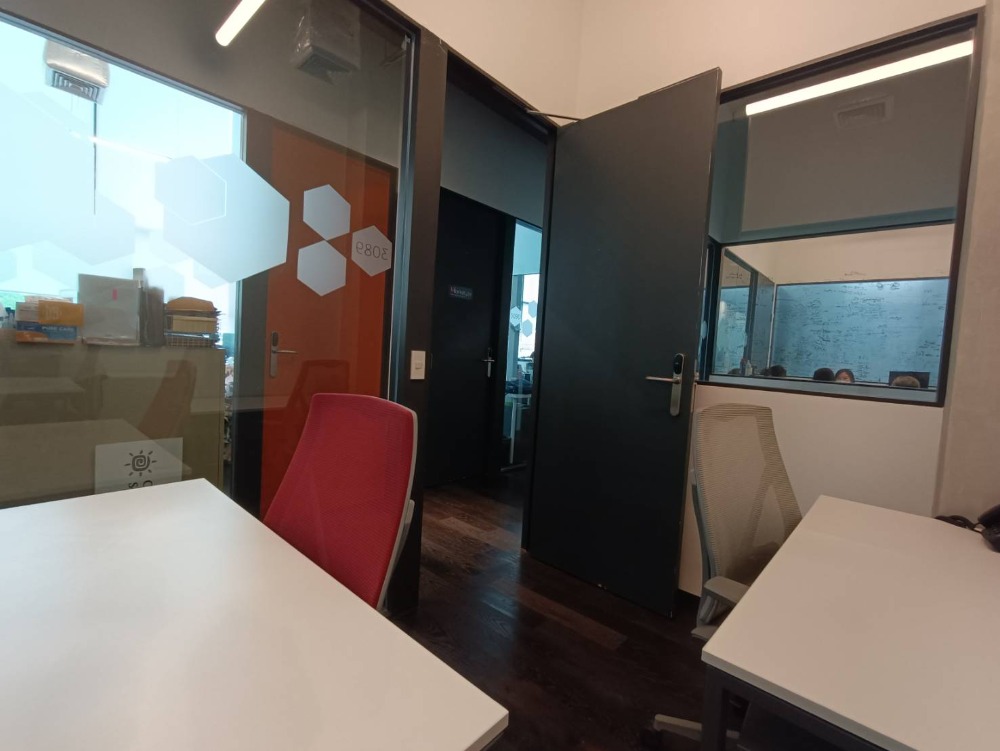 ให้เช่าสำนักงานอ่อนนุช อุดมสุข : เซอร์วิสออฟฟิศ พื้นที่สำนักงานให้เช่า พระโขนง Serviced Office ตกแต่งสวย พร้อมเข้าอยู่ อาคาร ซัมเมอร์ ฮิลล์ พระโขนง ( Summer Hills Phrakanong Office Building ) 2 Workstations ราคาเช่า 12,190 บาท ใกล้รถไฟฟ้า BTSพระโขนง