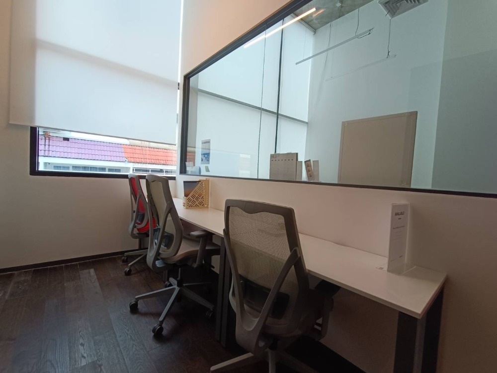 ให้เช่าสำนักงานอ่อนนุช อุดมสุข : เซอร์วิสออฟฟิศ พื้นที่สำนักงานให้เช่า พระโขนง Serviced Office ตกแต่งสวย พร้อมเข้าอยู่ อาคาร ซัมเมอร์ ฮิลล์ พระโขนง ( Summer Hills Phrakanong Office Building ) 3 Workstations ราคาเช่า 18,690 บาท ใกล้รถไฟฟ้า BTSพระโขนง