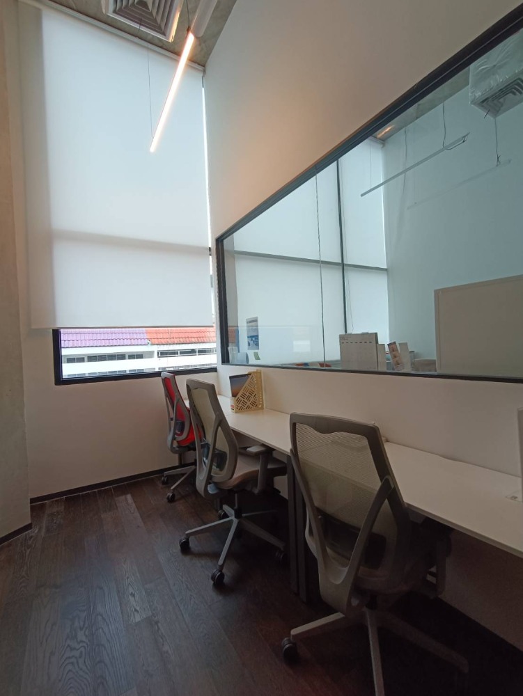 ให้เช่าสำนักงานอ่อนนุช อุดมสุข : เซอร์วิสออฟฟิศ พื้นที่สำนักงานให้เช่า พระโขนง Serviced Office ตกแต่งสวย พร้อมเข้าอยู่ อาคาร ซัมเมอร์ ฮิลล์ พระโขนง ( Summer Hills Phrakanong Office Building ) 3 Workstations ราคาเช่า 18,690 บาท ใกล้รถไฟฟ้า BTSพระโขนง