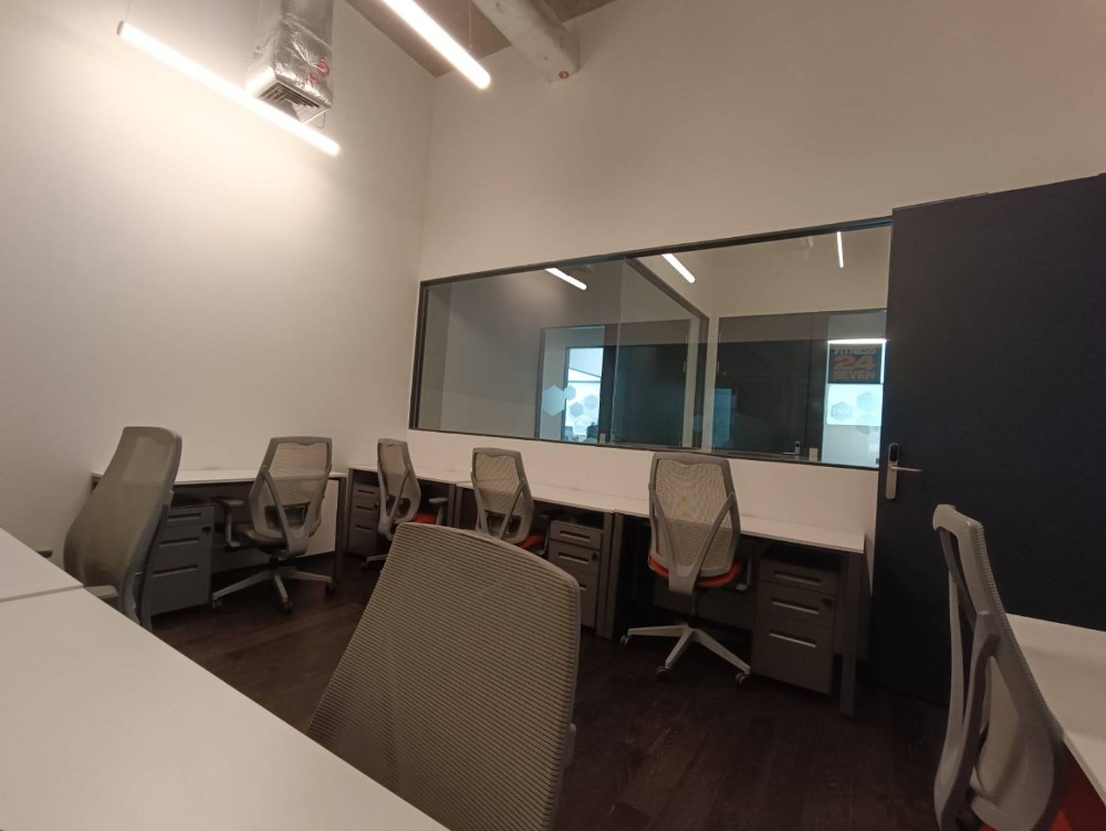 ให้เช่าสำนักงานอ่อนนุช อุดมสุข : เซอร์วิสออฟฟิศ พื้นที่สำนักงานให้เช่า พระโขนง Serviced Office ตกแต่งสวย พร้อมเข้าอยู่ อาคาร ซัมเมอร์ ฮิลล์ พระโขนง ( Summer Hills Phrakanong Office Building ) 7 Workstations ราคาเช่า 51,290 บาท ใกล้รถไฟฟ้า BTSพระโขนง