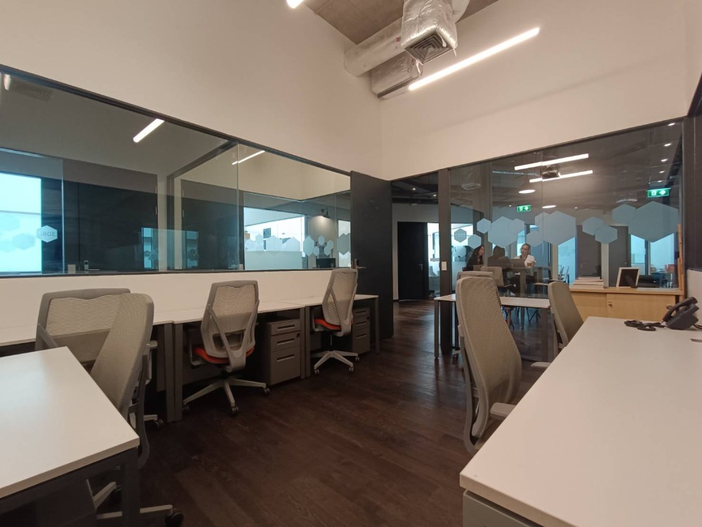 ให้เช่าสำนักงานอ่อนนุช อุดมสุข : เซอร์วิสออฟฟิศ พื้นที่สำนักงานให้เช่า พระโขนง Serviced Office ตกแต่งสวย พร้อมเข้าอยู่ อาคาร ซัมเมอร์ ฮิลล์ พระโขนง ( Summer Hills Phrakanong Office Building ) 7 Workstations ราคาเช่า 51,290 บาท ใกล้รถไฟฟ้า BTSพระโขนง