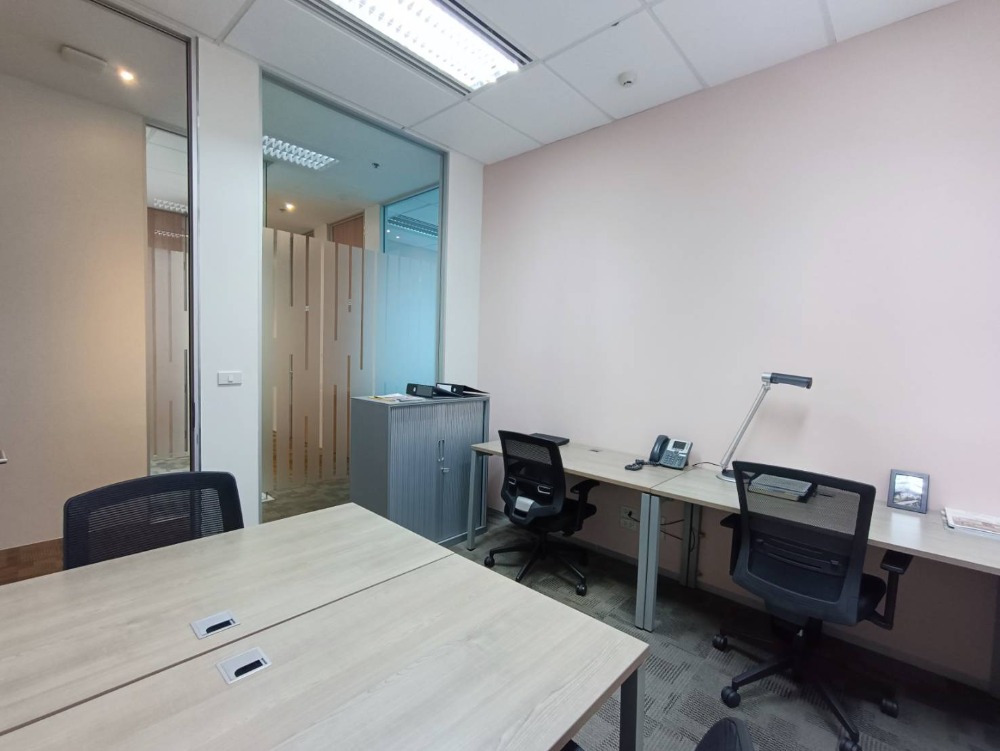 ให้เช่าสำนักงานรัชดา ห้วยขวาง : เซอร์วิสออฟฟิศ พื้นที่สำนักงานให้เช่า รัชดา Serviced Office ตกแต่งสวย พร้อมเข้าอยู่ อาคาร เอไอเอ แคปิตอล เซ็นเตอร์ - AIA Capital Center Building 4 Workstations ราคาเช่า 27,090 บาท ใกล้รถไฟฟ้าใต้ดิน MRTศูนย์วัฒนธรรม