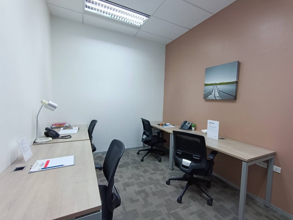 ให้เช่าสำนักงานรัชดา ห้วยขวาง : เซอร์วิสออฟฟิศ พื้นที่สำนักงานให้เช่า รัชดา Serviced Office ตกแต่งสวย พร้อมเข้าอยู่ อาคาร เอไอเอ แคปิตอล เซ็นเตอร์ - ( AIA Capital Center Building ) 4 Workstations ราคาเช่า 27,090 บาท ใกล้รถไฟฟ้าใต้ดิน MRTศูนย์วัฒนธรรม