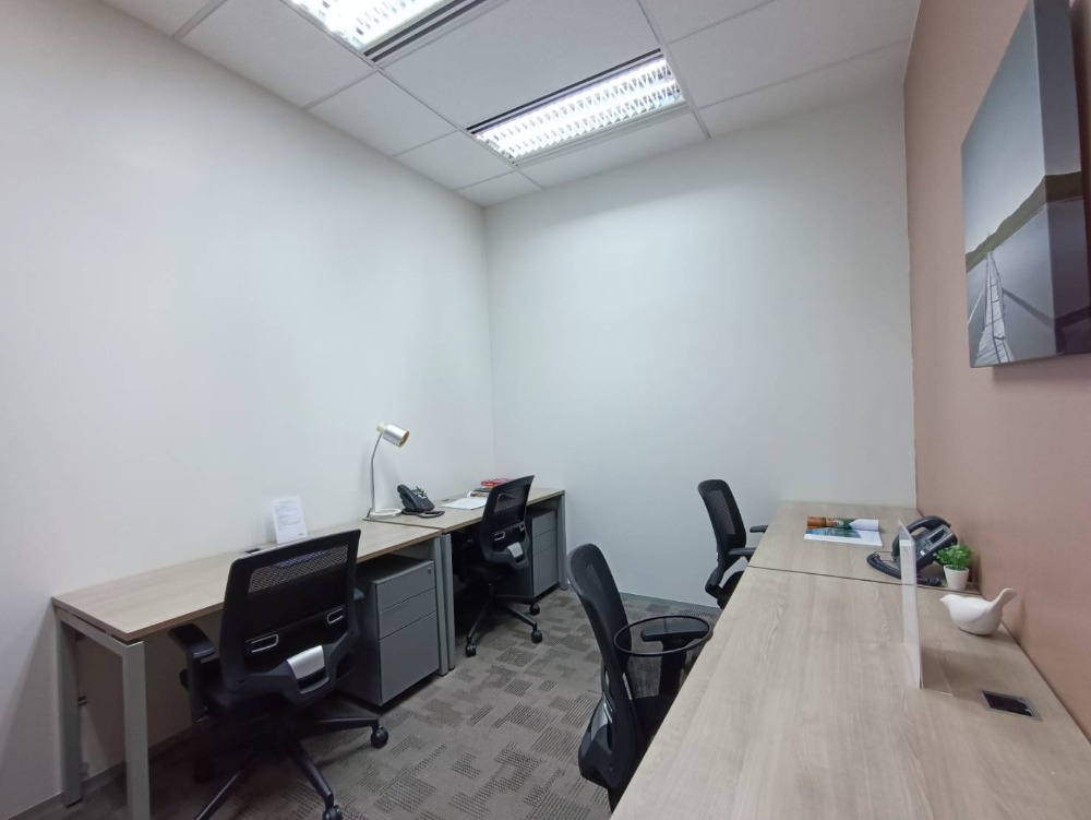 ให้เช่าสำนักงานรัชดา ห้วยขวาง : เซอร์วิสออฟฟิศ พื้นที่สำนักงานให้เช่า รัชดา Serviced Office ตกแต่งสวย พร้อมเข้าอยู่ อาคาร เอไอเอ แคปิตอล เซ็นเตอร์ - ( AIA Capital Center Building ) 4 Workstations ราคาเช่า 27,090 บาท ใกล้รถไฟฟ้าใต้ดิน MRTศูนย์วัฒนธรรม