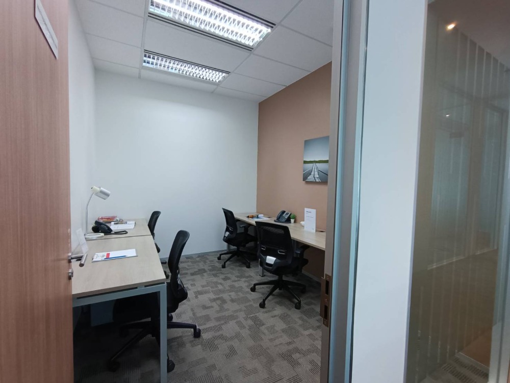 ให้เช่าสำนักงานรัชดา ห้วยขวาง : เซอร์วิสออฟฟิศ พื้นที่สำนักงานให้เช่า รัชดา Serviced Office ตกแต่งสวย พร้อมเข้าอยู่ อาคาร เอไอเอ แคปิตอล เซ็นเตอร์ - ( AIA Capital Center Building ) 4 Workstations ราคาเช่า 27,090 บาท ใกล้รถไฟฟ้าใต้ดิน MRTศูนย์วัฒนธรรม