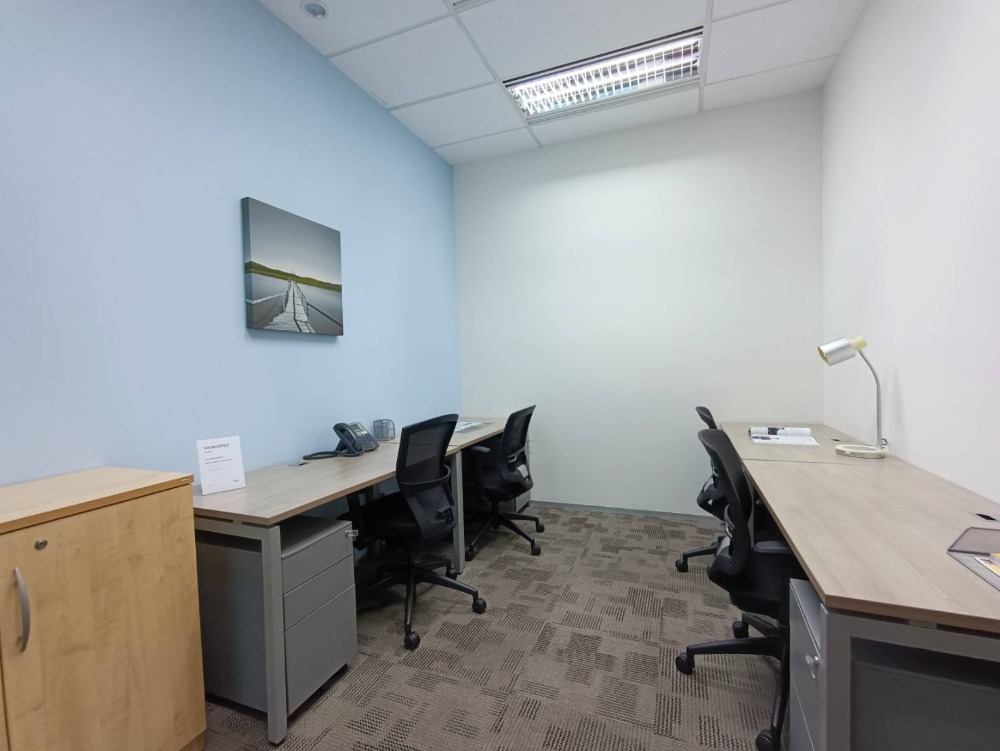 ให้เช่าสำนักงานรัชดา ห้วยขวาง : เซอร์วิสออฟฟิศ พื้นที่สำนักงานให้เช่า รัชดา Serviced Office ตกแต่งสวย พร้อมเข้าอยู่ อาคาร เอไอเอ แคปิตอล เซ็นเตอร์ - ( AIA Capital Center Building ) 4 Workstations ราคาเช่า 27,090 บาท ใกล้รถไฟฟ้าใต้ดิน MRTศูนย์วัฒนธรรม