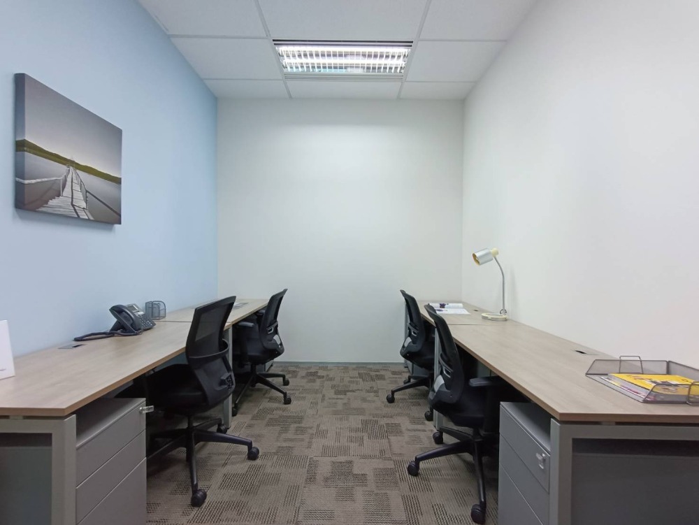 ให้เช่าสำนักงานรัชดา ห้วยขวาง : เซอร์วิสออฟฟิศ พื้นที่สำนักงานให้เช่า รัชดา Serviced Office ตกแต่งสวย พร้อมเข้าอยู่ อาคาร เอไอเอ แคปิตอล เซ็นเตอร์ - ( AIA Capital Center Building ) 4 Workstations ราคาเช่า 27,090 บาท ใกล้รถไฟฟ้าใต้ดิน MRTศูนย์วัฒนธรรม