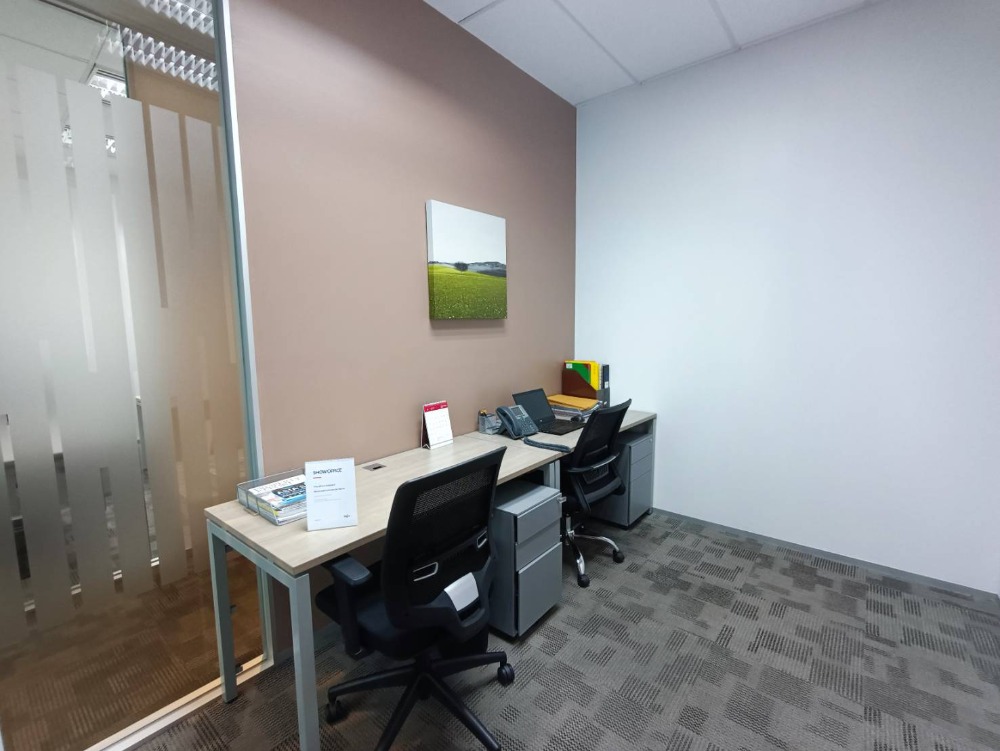 ให้เช่าสำนักงานรัชดา ห้วยขวาง : เซอร์วิสออฟฟิศ พื้นที่สำนักงานให้เช่า รัชดา Serviced Office ตกแต่งสวย พร้อมเข้าอยู่ อาคาร เอไอเอ แคปิตอล เซ็นเตอร์ - ( AIA Capital Center Building ) 3 Workstations ราคาเช่า 20,290 บาท ใกล้รถไฟฟ้าใต้ดิน MRTศูนย์วัฒนธรรม