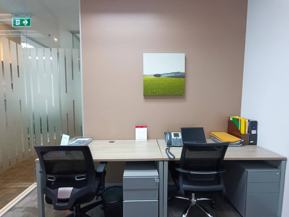 ให้เช่าสำนักงานรัชดา ห้วยขวาง : เซอร์วิสออฟฟิศ พื้นที่สำนักงานให้เช่า รัชดา Serviced Office ตกแต่งสวย พร้อมเข้าอยู่ อาคาร เอไอเอ แคปิตอล เซ็นเตอร์ - ( AIA Capital Center Building ) 3 Workstations ราคาเช่า 20,290 บาท ใกล้รถไฟฟ้าใต้ดิน MRTศูนย์วัฒนธรรม