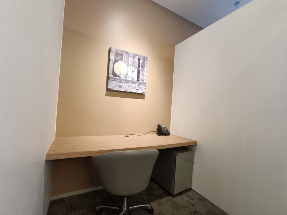 ให้เช่าสำนักงานรัชดา ห้วยขวาง : เซอร์วิสออฟฟิศ พื้นที่สำนักงานให้เช่า รัชดา Serviced Office ตกแต่งสวย พร้อมเข้าอยู่ อาคาร เอไอเอ แคปิตอล เซ็นเตอร์ - ( AIA Capital Center Building ) 1 Workstation ราคาเช่า 6,490 บาท ใกล้รถไฟฟ้าใต้ดิน MRTศูนย์วัฒนธรรม