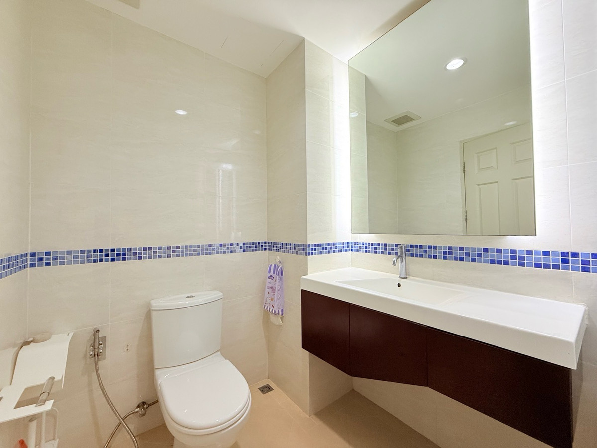 For RentCondoSathorn, Narathiwat : For rent: Life @ Sathorn, beautiful room, good price, 1 bedroom, size 40 sq m.