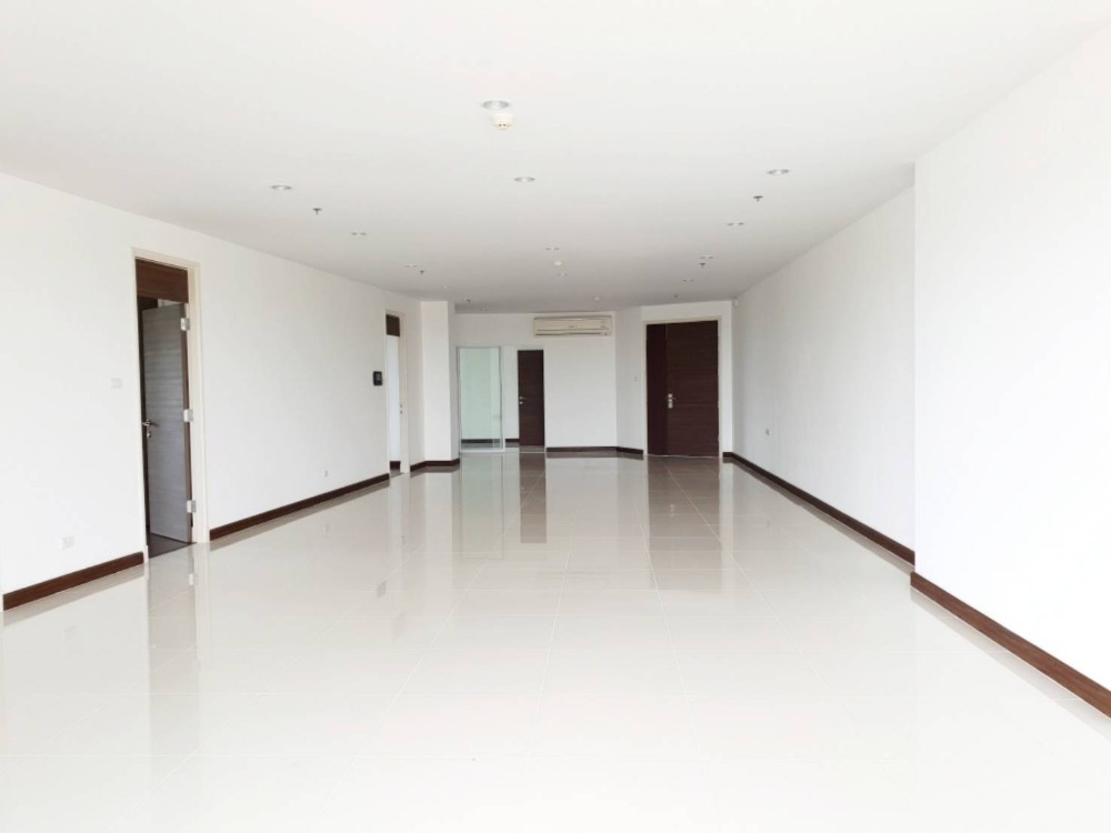 For SaleCondoRama3 (Riverside),Satupadit : FOR Sell 3 Bed, there are many rooms to choose from, Supalai Prima Riva, riverside condo.