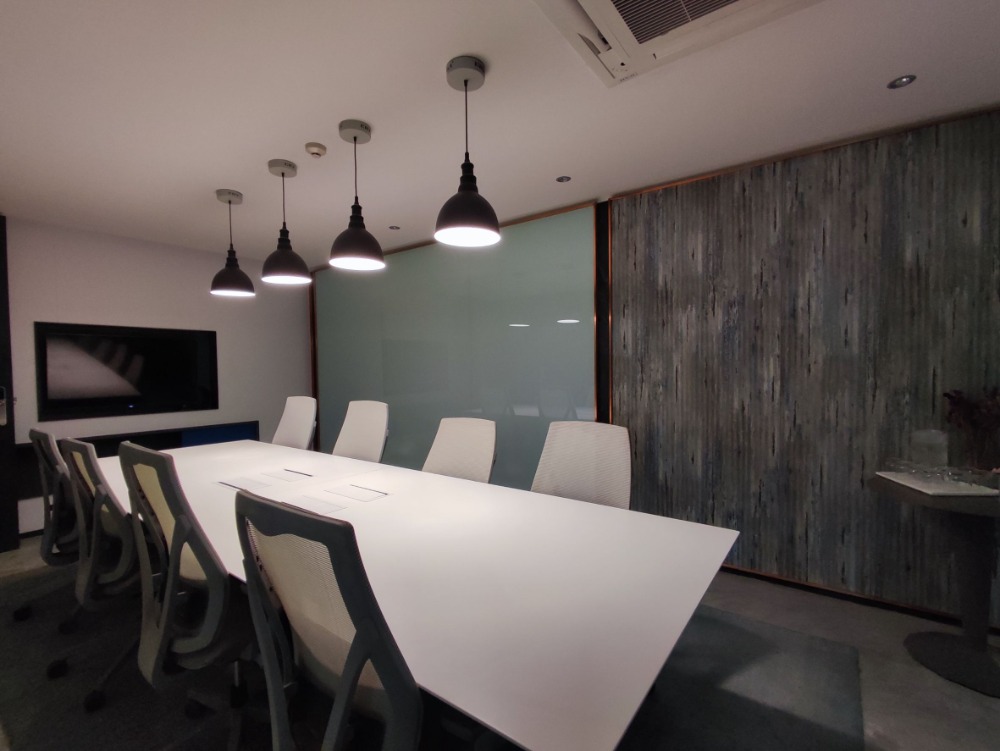 ให้เช่าสำนักงานอ่อนนุช อุดมสุข : เซอร์วิสออฟฟิศ พื้นที่สำนักงานให้เช่า พระโขนง Serviced Office ตกแต่งสวย พร้อมเข้าอยู่ อาคาร ซัมเมอร์ ฮิลล์ พระโขนง ( Summer Hills Phrakanong Office Building ) 20 Workstations ราคาเช่า 203,490 บาท ใกล้รถไฟฟ้า BTSพระโขนง