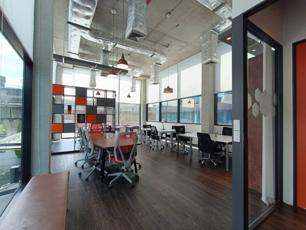 ให้เช่าสำนักงานอ่อนนุช อุดมสุข : เซอร์วิสออฟฟิศ พื้นที่สำนักงานให้เช่า พระโขนง Serviced Office ตกแต่งสวย พร้อมเข้าอยู่ อาคาร ซัมเมอร์ ฮิลล์ พระโขนง ( Summer Hills Phrakanong Office Building ) 20 Workstations ราคาเช่า 203,490 บาท ใกล้รถไฟฟ้า BTSพระโขนง