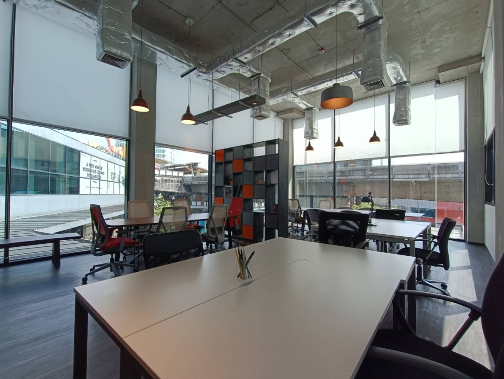 ให้เช่าสำนักงานอ่อนนุช อุดมสุข : เซอร์วิสออฟฟิศ พื้นที่สำนักงานให้เช่า พระโขนง Serviced Office ตกแต่งสวย พร้อมเข้าอยู่ อาคาร ซัมเมอร์ ฮิลล์ พระโขนง ( Summer Hills Phrakanong Office Building ) 20 Workstations ราคาเช่า 203,490 บาท ใกล้รถไฟฟ้า BTSพระโขนง