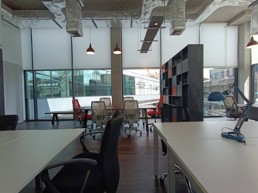 ให้เช่าสำนักงานอ่อนนุช อุดมสุข : เซอร์วิสออฟฟิศ พื้นที่สำนักงานให้เช่า พระโขนง Serviced Office ตกแต่งสวย พร้อมเข้าอยู่ อาคาร ซัมเมอร์ ฮิลล์ พระโขนง ( Summer Hills Phrakanong Office Building ) 20 Workstations ราคาเช่า 203,490 บาท ใกล้รถไฟฟ้า BTSพระโขนง