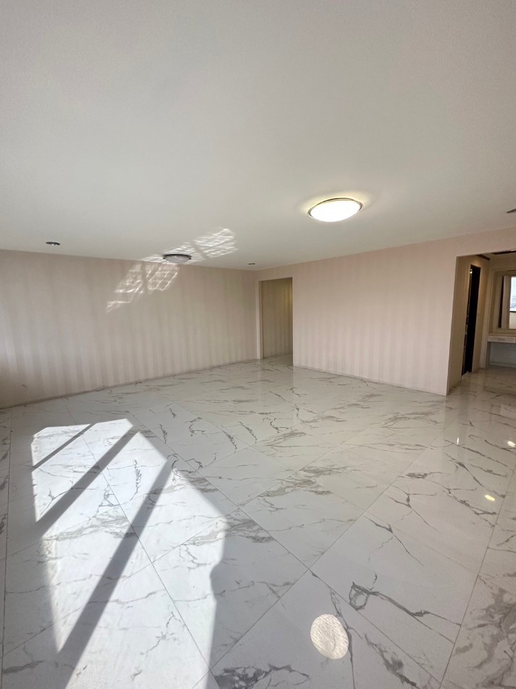 For SaleCondoRama9, Petchburi, RCA : (Code S3951) Condo for sale: Royal Nine Residence Rama 9, price 1.99 million baht, near MRT Rama 9 and Wattana Center, Foodland, RCA, Central, Esplanade, The Street, Big C, convenient travel, near shopping areas.