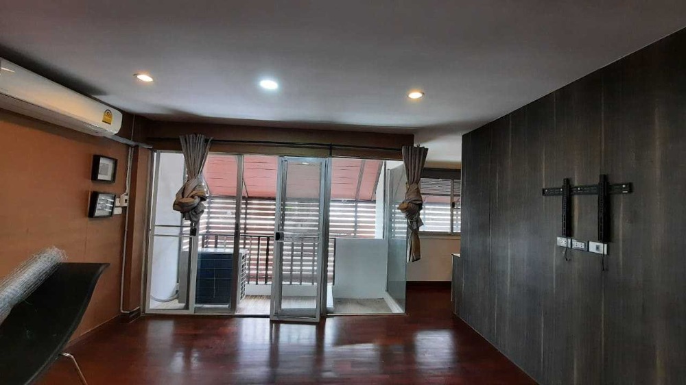 For SaleTownhomePattanakan, Srinakarin : K-5316 Urgent sale and rent! Warathorn Ville Village, Phatthanakan 44, near the motorway, good location, convenient travel.