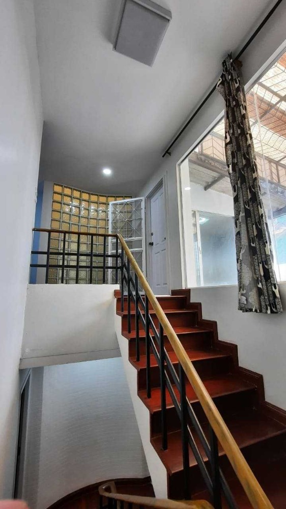 For SaleTownhomePattanakan, Srinakarin : K-5316 Urgent sale and rent! Warathorn Ville Village, Phatthanakan 44, near the motorway, good location, convenient travel.