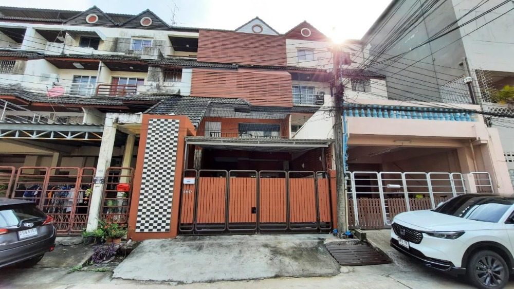 For SaleTownhomePattanakan, Srinakarin : K-5316 Urgent sale and rent! Warathorn Ville Village, Phatthanakan 44, near the motorway, good location, convenient travel.