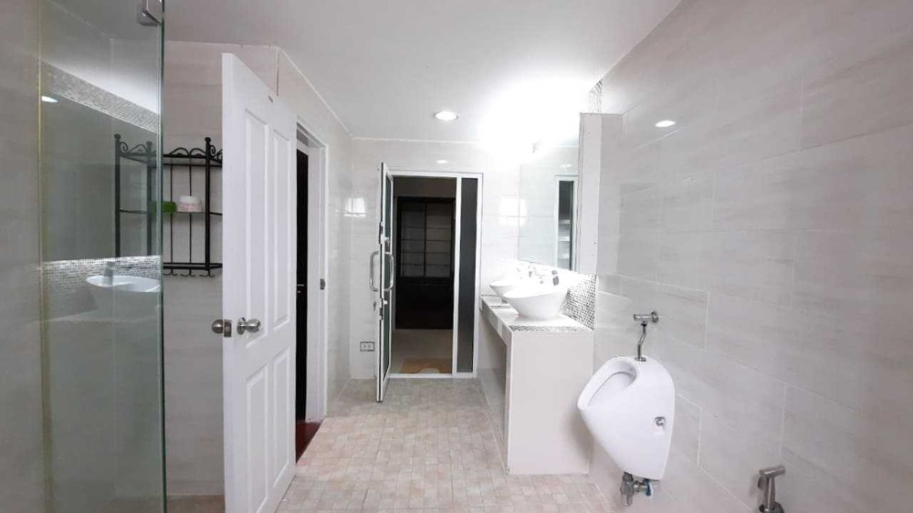 For SaleTownhomePattanakan, Srinakarin : K-5316 Urgent sale and rent! Warathorn Ville Village, Phatthanakan 44, near the motorway, good location, convenient travel.