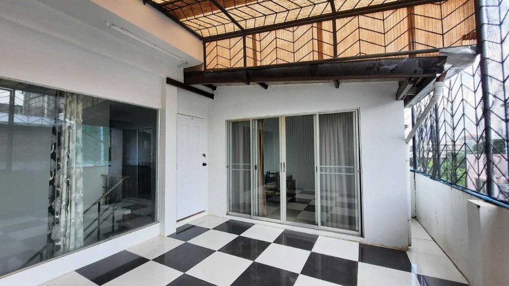 For SaleTownhomePattanakan, Srinakarin : K-5316 Urgent sale and rent! Warathorn Ville Village, Phatthanakan 44, near the motorway, good location, convenient travel.