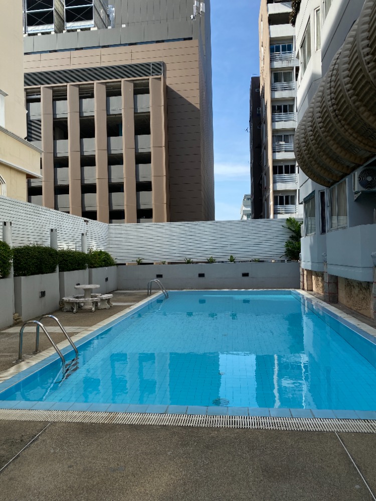 ขายคอนโดสีลม ศาลาแดง บางรัก : ขายคอนโด สีลม พาร์ควิว ห้องมุม ชั้น2  31 sqm. ใกล้สระว่ายน้ำ หันหน้าทิศตะวันออก