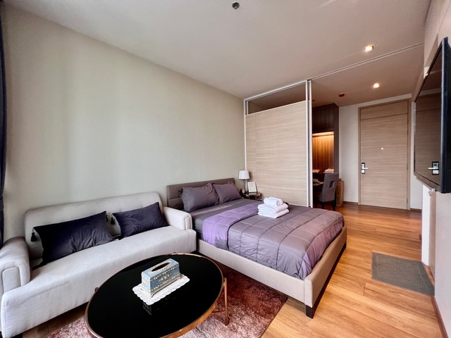 For RentCondoSukhumvit, Asoke, Thonglor : Park 24, BTS Phromphong Studio 28 sqm. Line ID: @nirin789