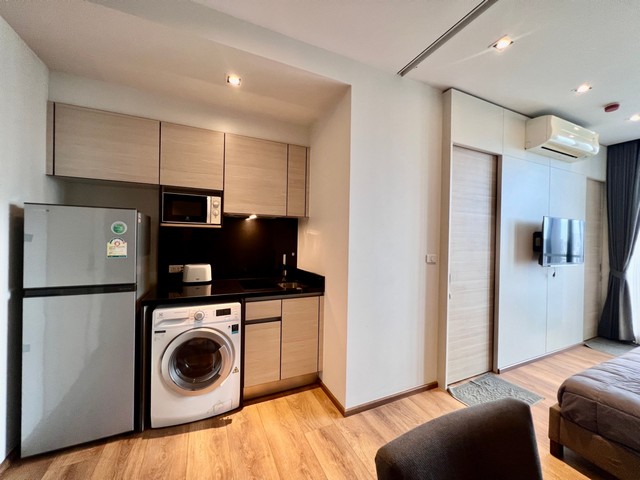 For RentCondoSukhumvit, Asoke, Thonglor : Park 24, BTS Phromphong Studio 28 sqm. Line ID: @nirin789