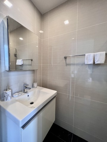 For RentCondoSukhumvit, Asoke, Thonglor : Park 24, BTS Phromphong Studio 28 sqm. Line ID: @nirin789