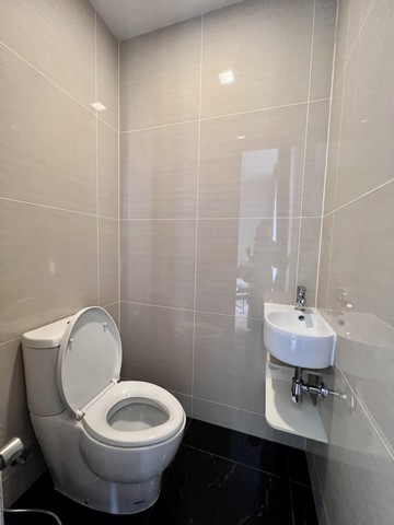 For RentCondoSukhumvit, Asoke, Thonglor : Park 24, BTS Phromphong Studio 28 sqm. Line ID: @nirin789