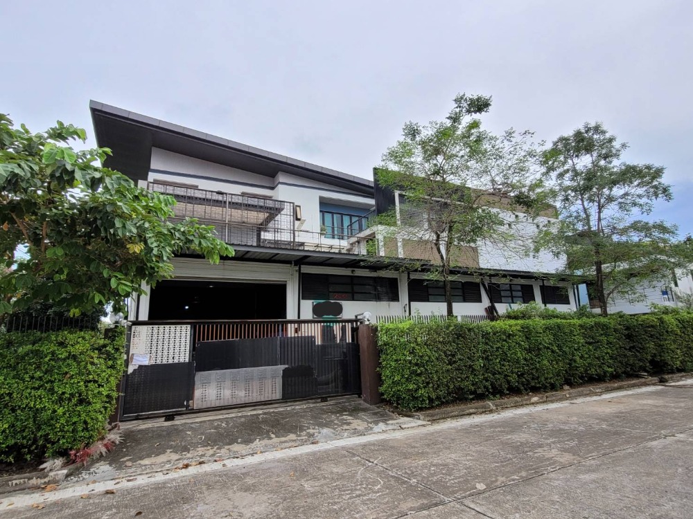 For SaleHome OfficePattanakan, Srinakarin : Home office for sale, office building with beautifully decorated residences, total of 2 buildings, area 1 rai, opposite Suan Luang Rama IX.