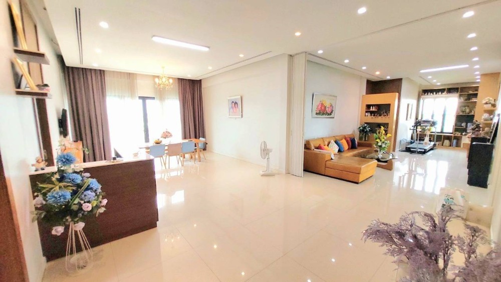 For SaleHome OfficePattanakan, Srinakarin : Home office for sale, office building with beautifully decorated residences, total of 2 buildings, area 1 rai, opposite Suan Luang Rama IX.