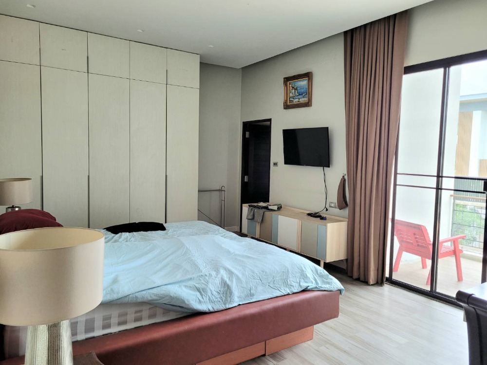 For SaleHome OfficePattanakan, Srinakarin : Home office for sale, office building with beautifully decorated residences, total of 2 buildings, area 1 rai, opposite Suan Luang Rama IX.