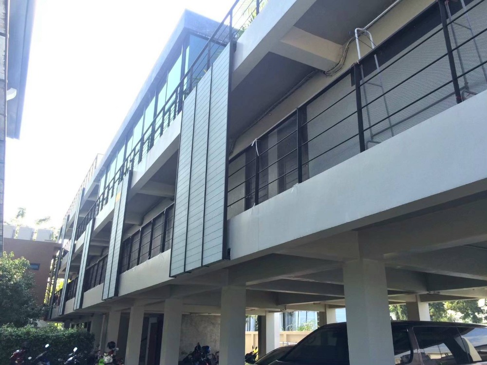 For SaleHome OfficePattanakan, Srinakarin : Home office for sale, office building with beautifully decorated residences, total of 2 buildings, area 1 rai, opposite Suan Luang Rama IX.