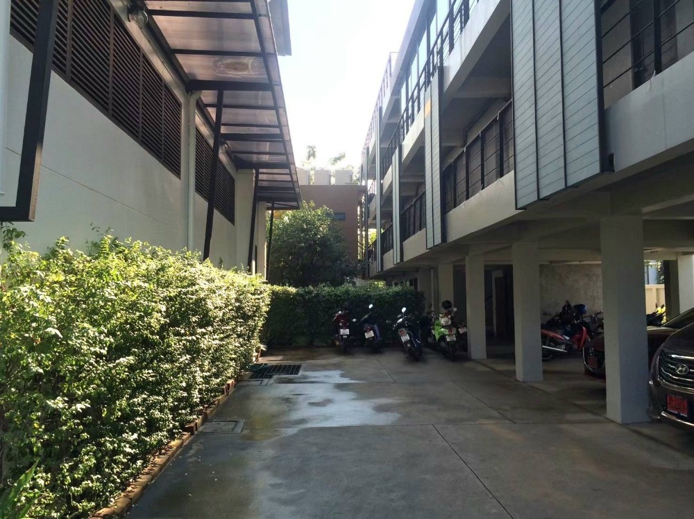 For SaleHome OfficePattanakan, Srinakarin : Home office for sale, office building with beautifully decorated residences, total of 2 buildings, area 1 rai, opposite Suan Luang Rama IX.