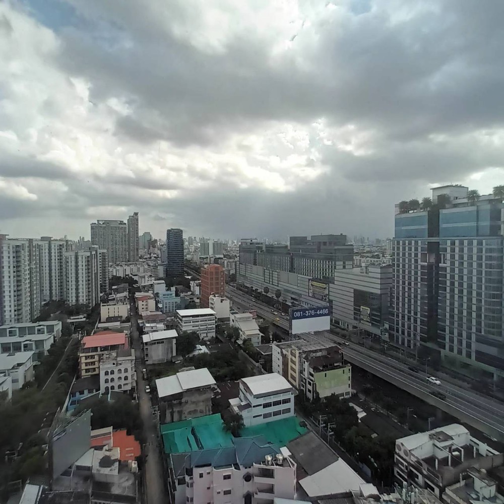 For SaleCondoLadprao, Central Ladprao : For sale, House 23 Ratchada Lat Phrao, 21st floor, near MRT Lat Phrao Station. Next to Ratchada-Lat Phrao intersection.