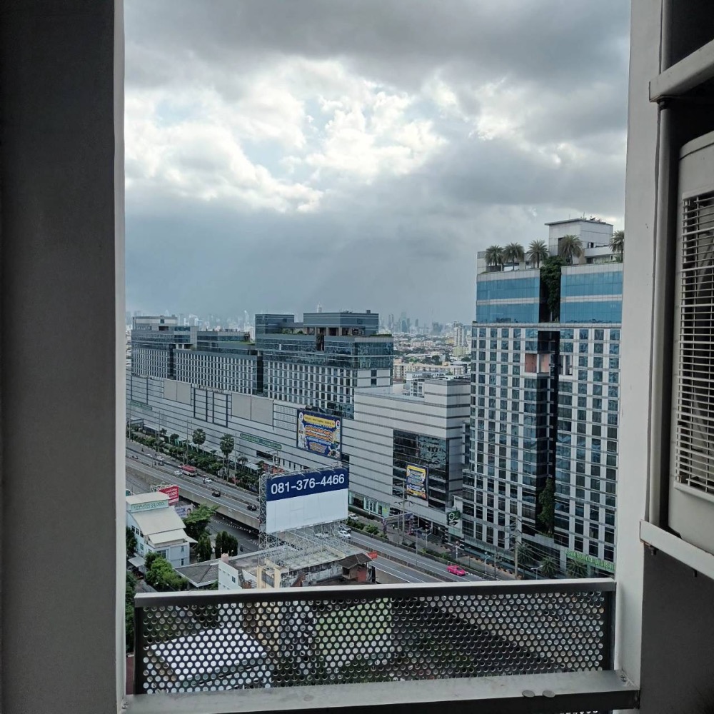 For SaleCondoLadprao, Central Ladprao : For sale, House 23 Ratchada Lat Phrao, 21st floor, near MRT Lat Phrao Station. Next to Ratchada-Lat Phrao intersection.